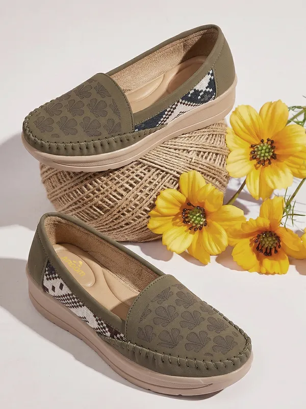 Womens_Printed_Comfort_Loafers_Stylish_Slip-On_Casual_Shoes