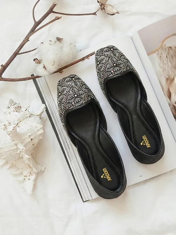 Womens_Embellished_Ethnic_Flats_Stylish_Comfortable_Party_Wear_Jutti