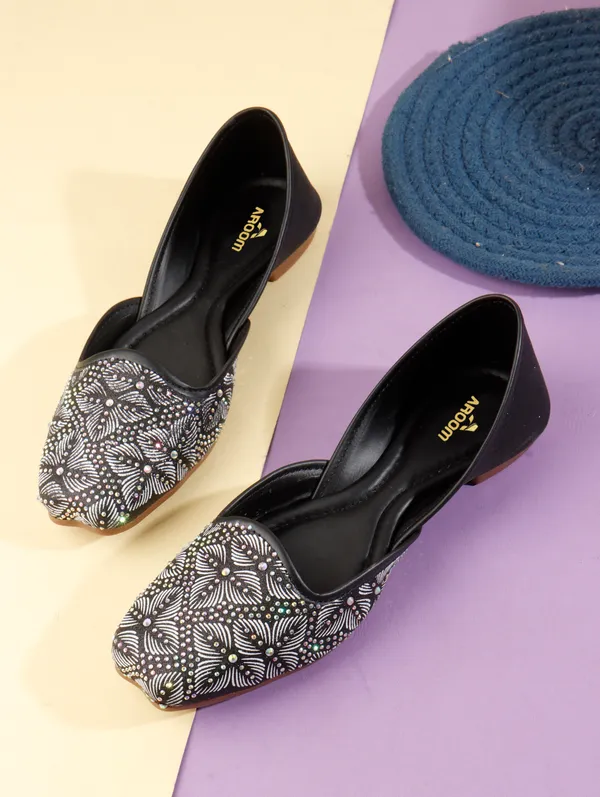 Womens_Embellished_Ethnic_Flats_Stylish_Comfortable_Party_Wear_Jutti