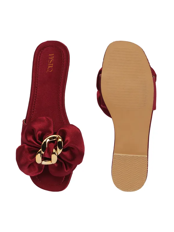 Women's_Slip-On_Flats_with_Bow_Detail_&_Gold_Chain_Accent