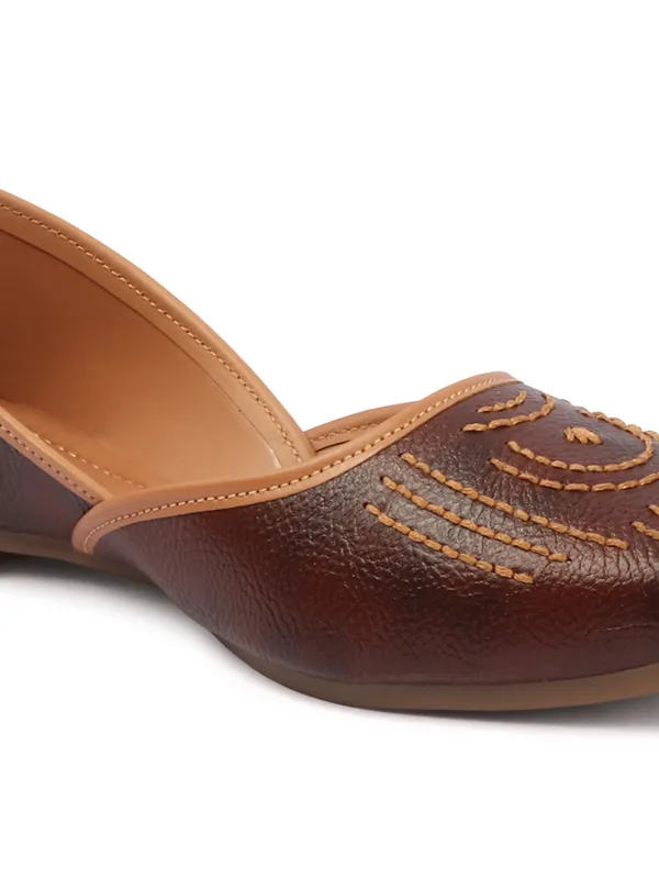 Aroom_Women�s_Embroidered_Ethnic_Jutti_Flats