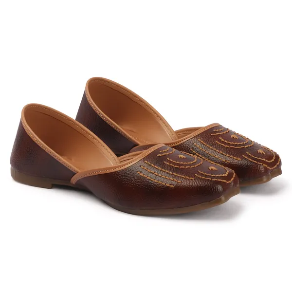 Aroom_Women�s_Embroidered_Ethnic_Jutti_Flats