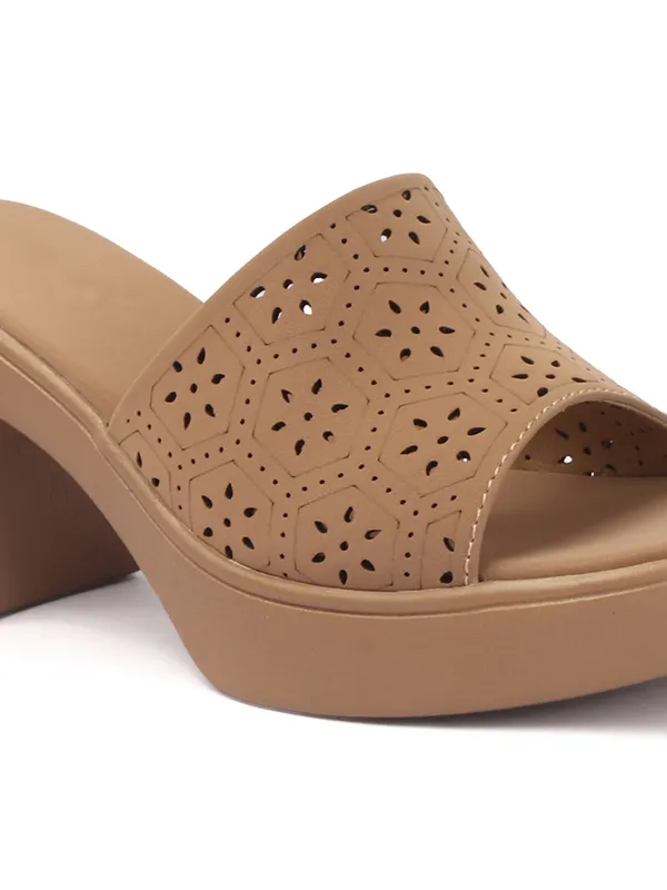 Aroom_Women�s_Textured_Block_Heel_Slide_Sandals