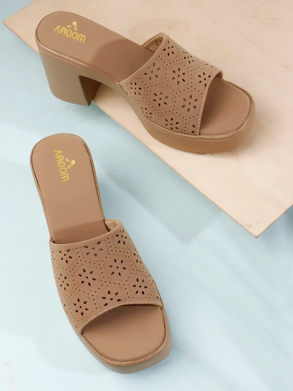 Aroom_Women�s_Textured_Block_Heel_Slide_Sandals