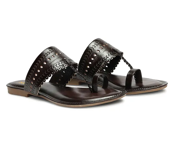 A_pair_of_stylish_women�s_slip-on_loafers_in_a_warm_tan/brown_color_with_a_subtle_ribbed_texture.