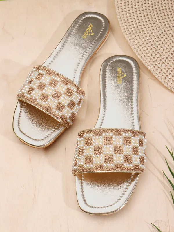 Aroom_Women�s_Pearl_Embellished_Ethnic_Slide_Sandals