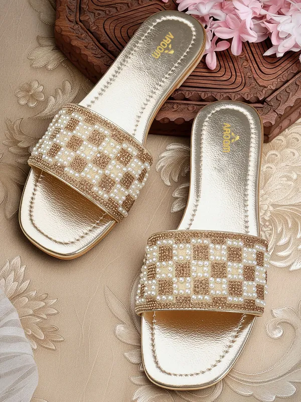 Aroom_Women�s_Pearl_Embellished_Ethnic_Slide_Sandals