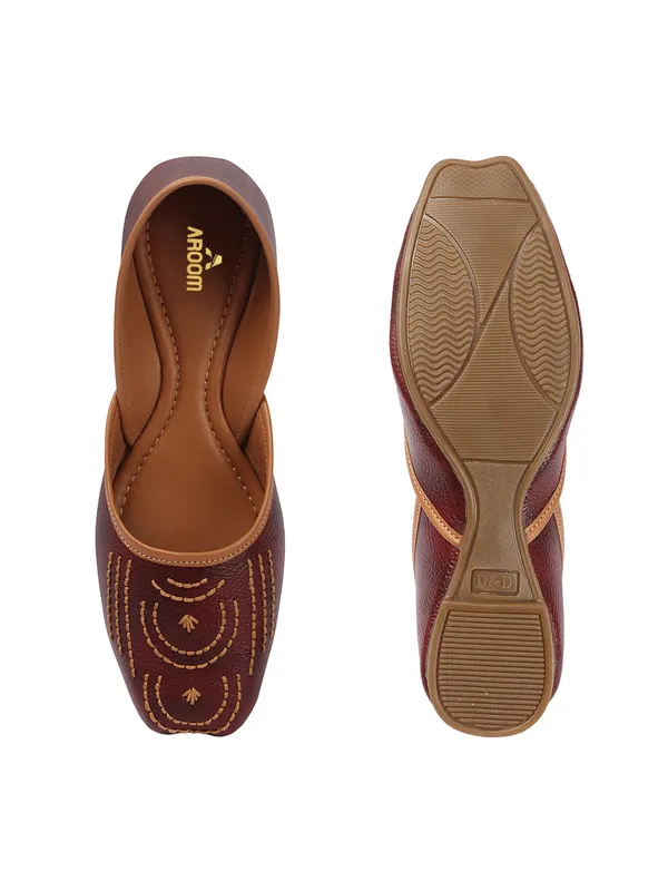 Aroom_Women�s_Embroidered_Ethnic_Jutti_Flats