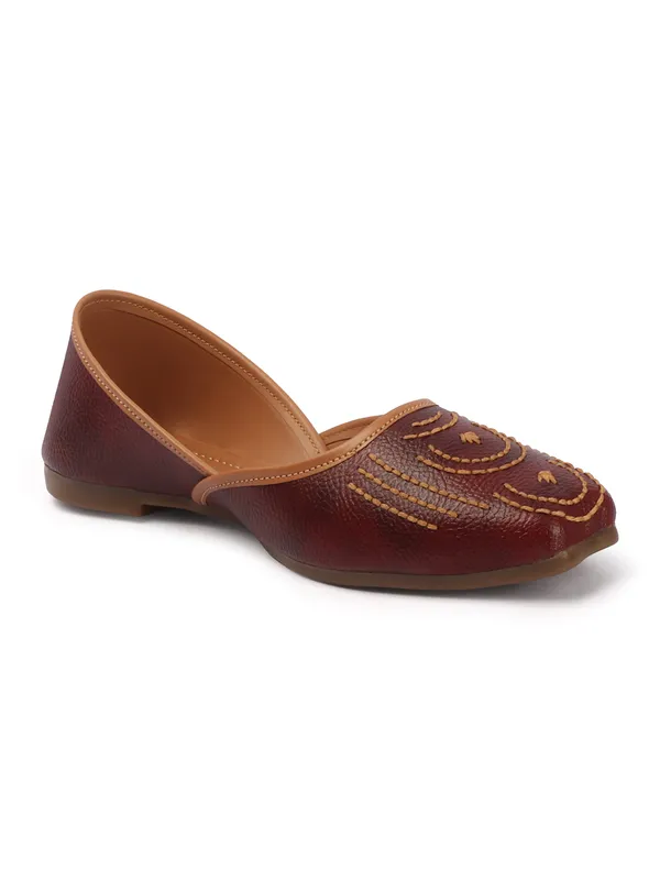 Aroom_Women�s_Embroidered_Ethnic_Jutti_Flats