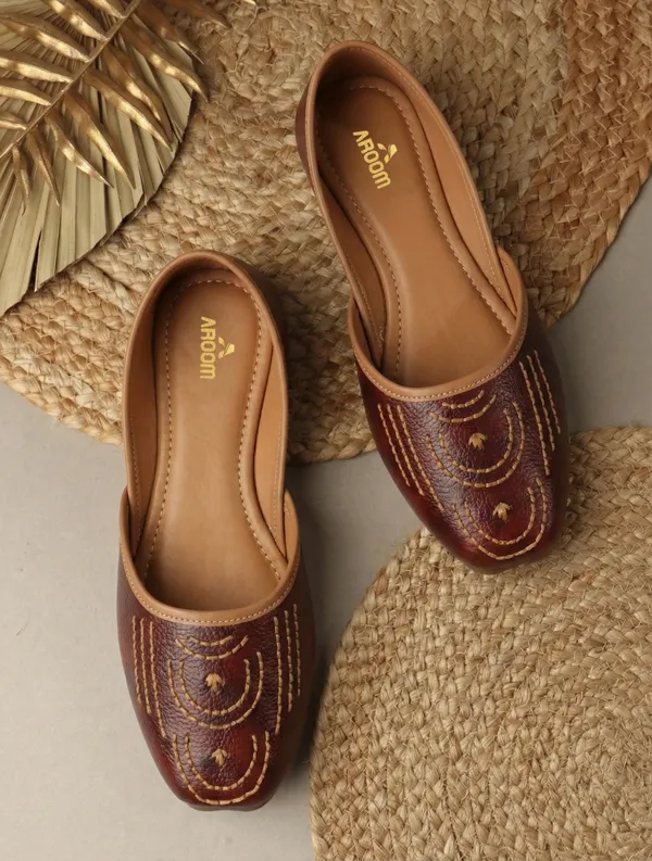 Aroom_Women�s_Embroidered_Ethnic_Jutti_Flats