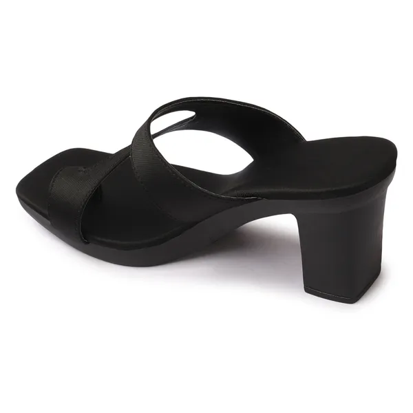 Black_Stylish_Block_Heel_Sandal_For_Women_With_Modern_Toe_Loop_Design_And_Comfortable_Fit