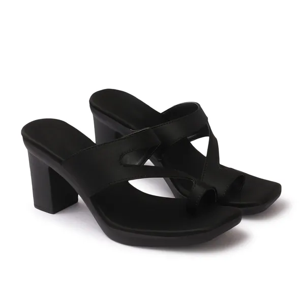Black_Stylish_Block_Heel_Sandal_For_Women_With_Modern_Toe_Loop_Design_And_Comfortable_Fit