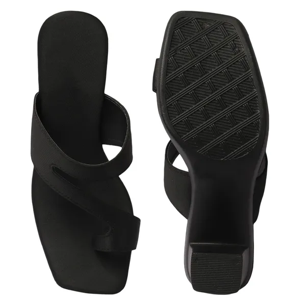 Black_Stylish_Block_Heel_Sandal_For_Women_With_Modern_Toe_Loop_Design_And_Comfortable_Fit