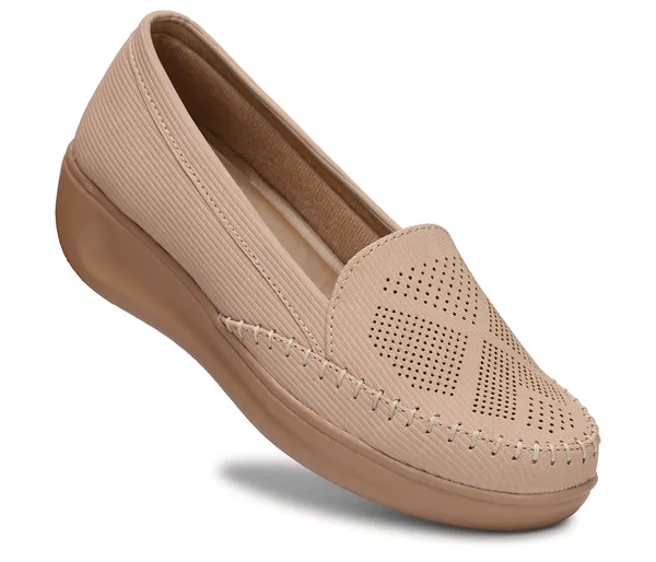 Step_into_effortless_style_and_all-day_comfort_with_these_elegant_wedge_heel_loafers