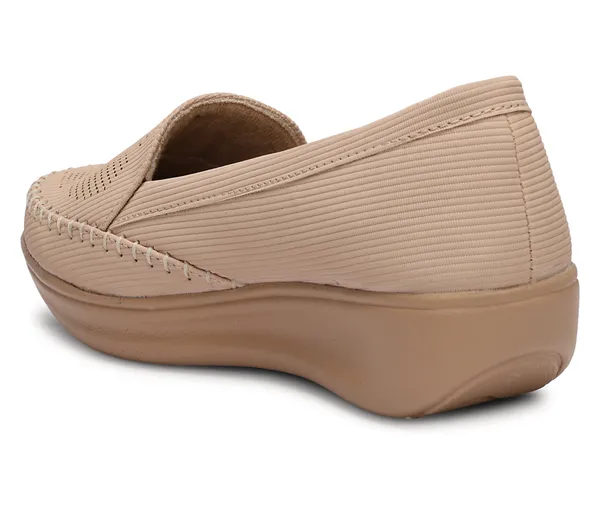 Step_into_effortless_style_and_all-day_comfort_with_these_elegant_wedge_heel_loafers