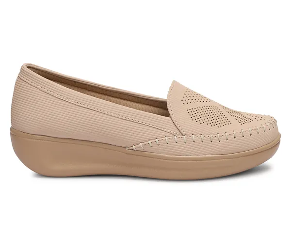 Step_into_effortless_style_and_all-day_comfort_with_these_elegant_wedge_heel_loafers