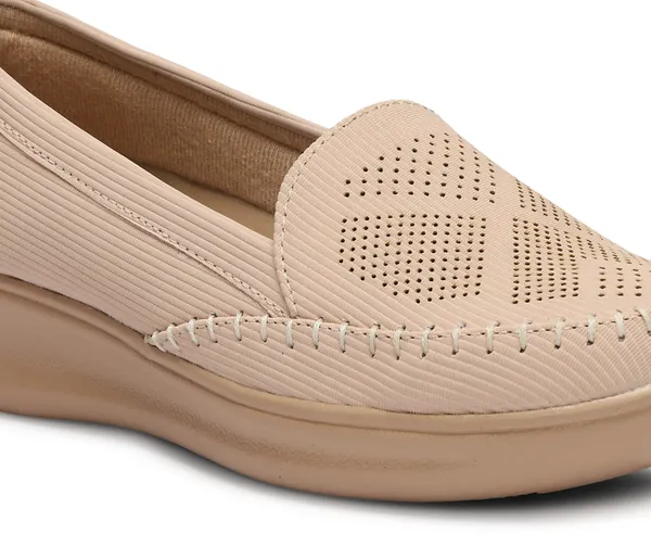 Step_into_effortless_style_and_all-day_comfort_with_these_elegant_wedge_heel_loafers