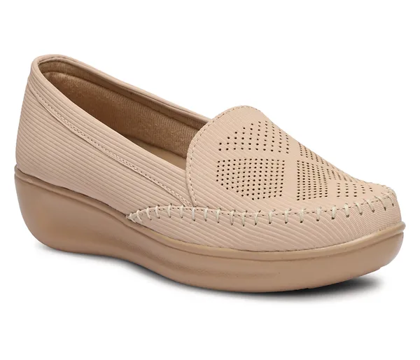 Step_into_effortless_style_and_all-day_comfort_with_these_elegant_wedge_heel_loafers