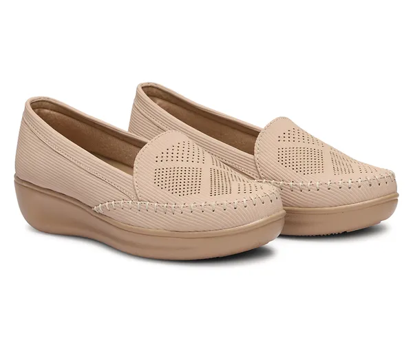 Step_into_effortless_style_and_all-day_comfort_with_these_elegant_wedge_heel_loafers
