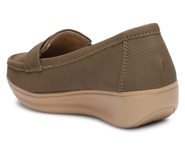Step_into_effortless_style_and_all-day_comfort_with_these_elegant_wedge_heel_loafers