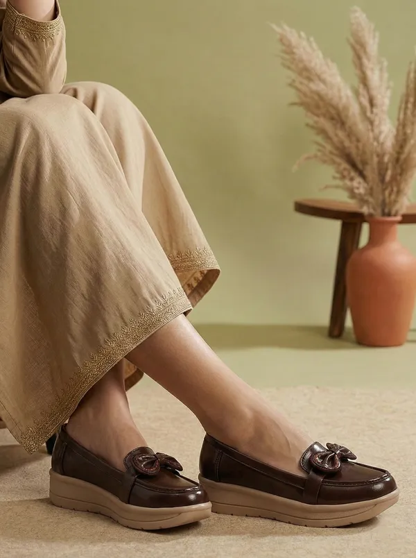 Elegant_Bow_Detail_Slip-On_Loafers_for_Women