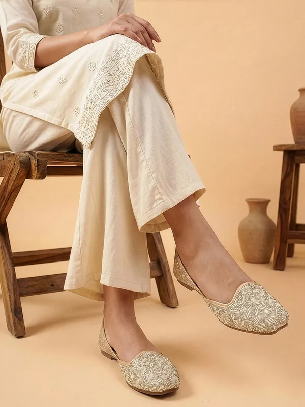 Womens_Embellished_Ethnic_Flats_Stylish_Comfortable_Party_Wear_Jutti