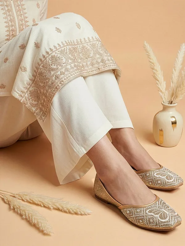 Womens_Embellished_Ethnic_Flats_Stylish_Comfortable_Party_Wear_Jutti
