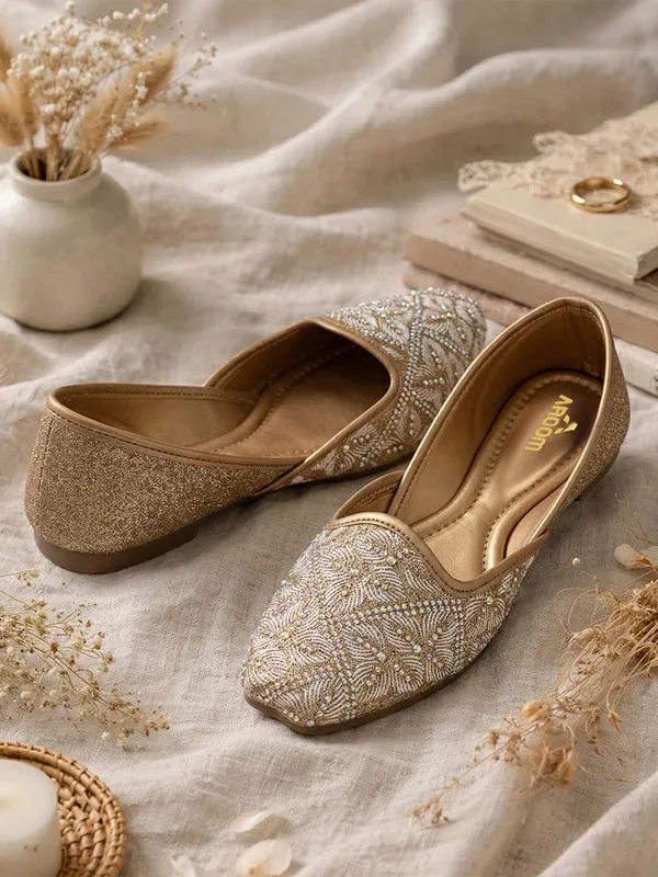 Elegant_Embellished_Ethnic_Flat_Juttis_for_Women