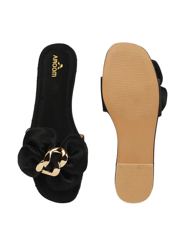 Elegant_Slip-On_Flats_with_Bow_&_Gold_Chain_Detail