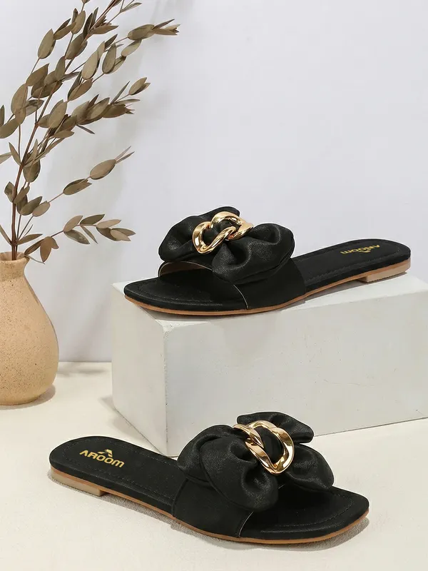 Elegant_Slip-On_Flats_with_Bow_&_Gold_Chain_Detail