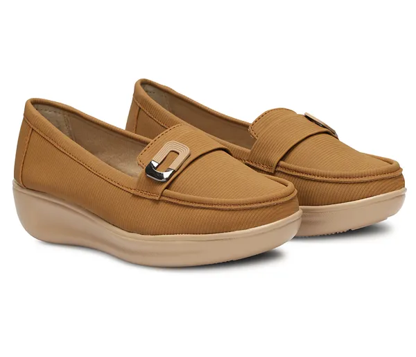 Step_into_effortless_style_and_all-day_comfort_with_these_elegant_wedge_heel_loafers