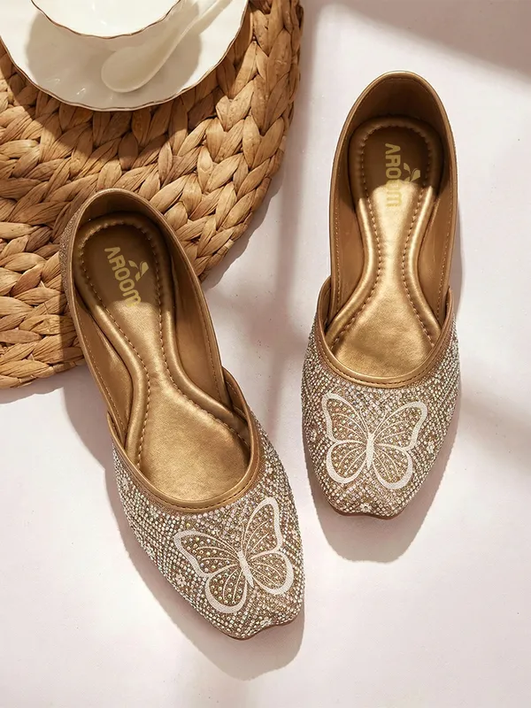 Elegant_Embellished_Ethnic_Flat_Juttis_for_Women
