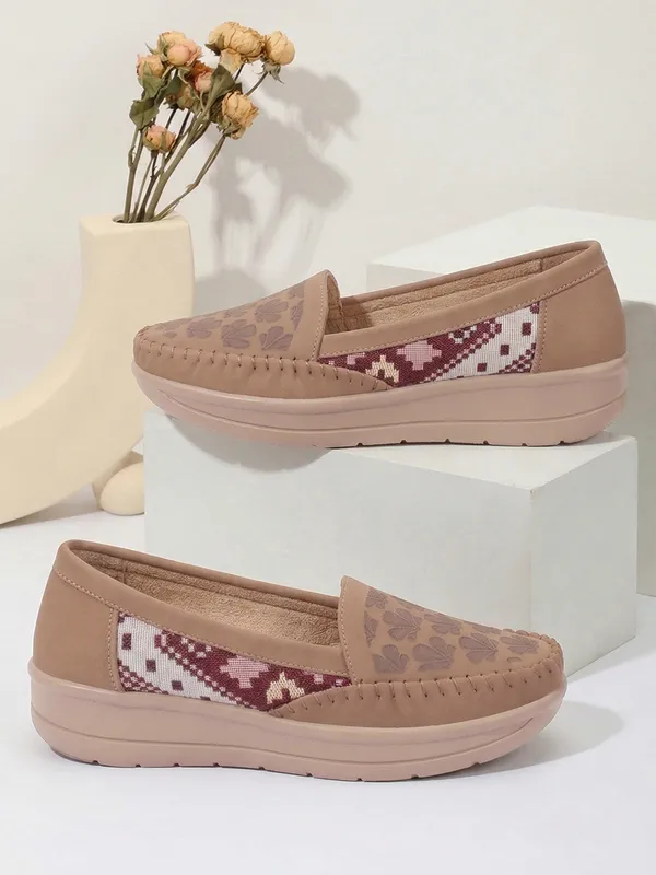 Womens_Printed_Comfort_Loafers_Stylish_Slip-On_Casual_Shoes