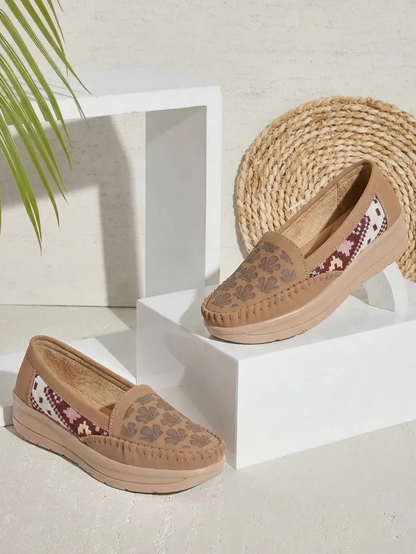 Womens_Printed_Comfort_Loafers_Stylish_Slip-On_Casual_Shoes