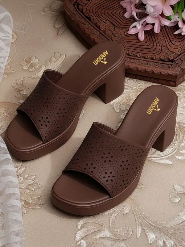 Aroom_Women�s_Textured_Block_Heel_Slide_Sandals