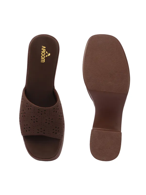 Aroom_Women�s_Textured_Block_Heel_Slide_Sandals