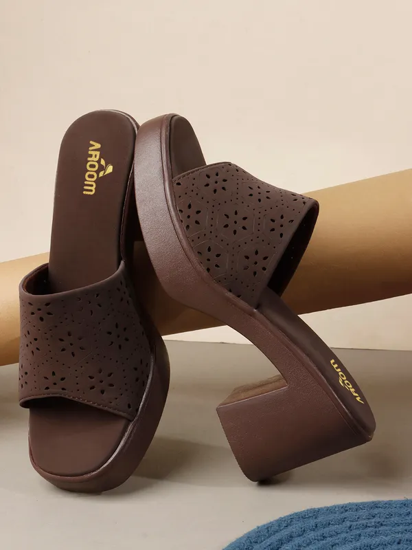 Aroom_Women�s_Textured_Block_Heel_Slide_Sandals