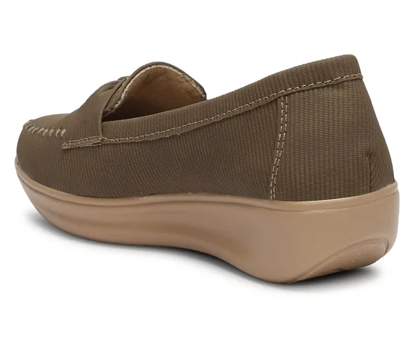 Step_into_effortless_style_and_all-day_comfort_with_these_elegant_wedge_heel_loafers