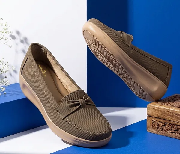 Step_into_effortless_style_and_all-day_comfort_with_these_elegant_wedge_heel_loafers