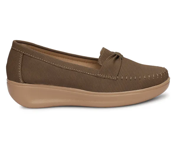 Step_into_effortless_style_and_all-day_comfort_with_these_elegant_wedge_heel_loafers