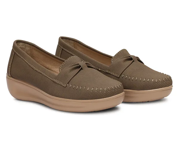 Step_into_effortless_style_and_all-day_comfort_with_these_elegant_wedge_heel_loafers
