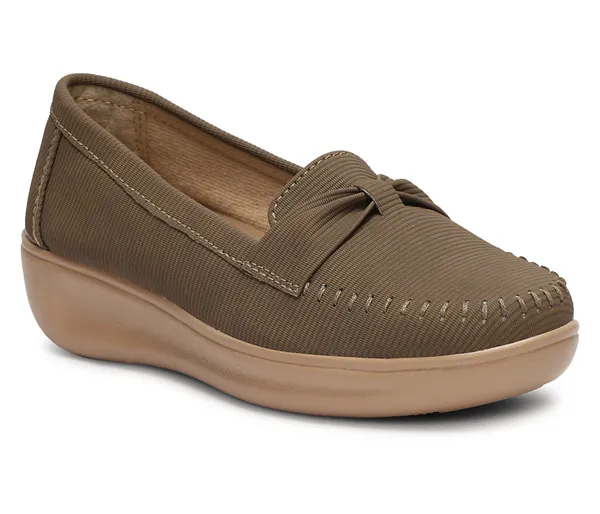Step_into_effortless_style_and_all-day_comfort_with_these_elegant_wedge_heel_loafers