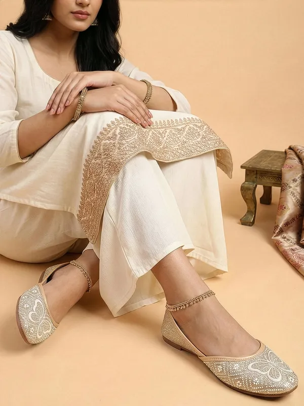 Womens_Embellished_Ethnic_Flats_Stylish_Comfortable_Party_Wear_Jutti