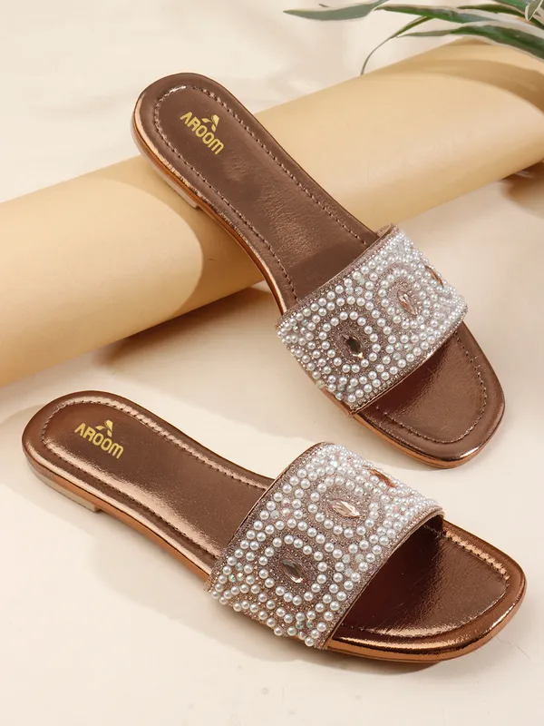 Aroom_Women�s_Pearl_Embellished_Ethnic_Slide_Sandals