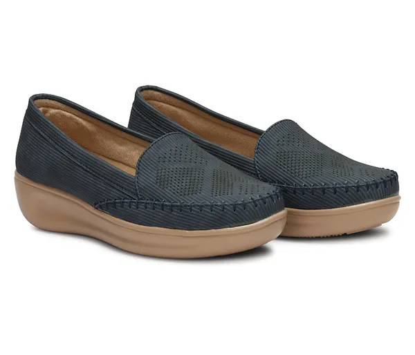 Step_into_effortless_style_and_all-day_comfort_with_these_elegant_wedge_heel_loafers