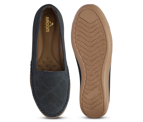 Step_into_effortless_style_and_all-day_comfort_with_these_elegant_wedge_heel_loafers