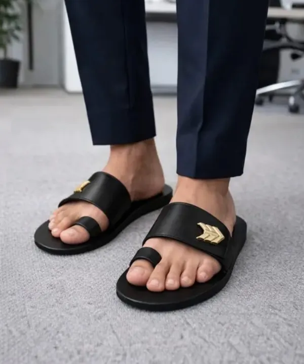 Men_Black_Toering_Sandals_With_Gold_Accent