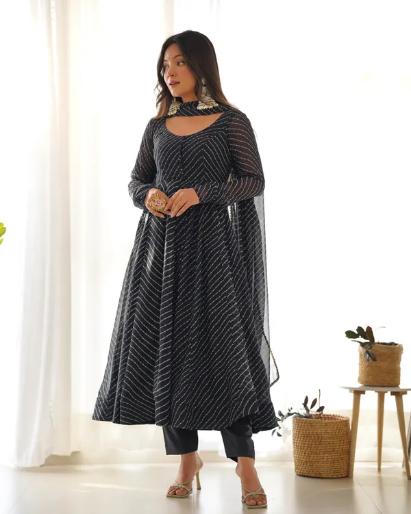 Met_Black_Leheriya_Print_Georgette_Anarkali_Gown_With_Dupatta_For_Women