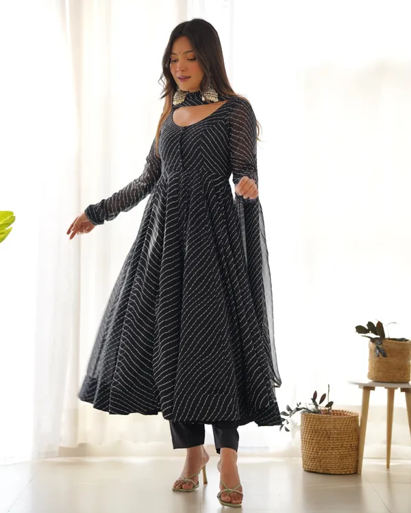 Met_Black_Leheriya_Print_Georgette_Anarkali_Gown_With_Dupatta_For_Women