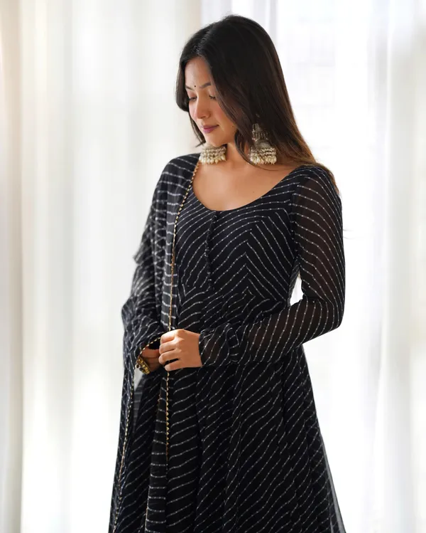 Met_Black_Leheriya_Print_Georgette_Anarkali_Gown_With_Dupatta_For_Women